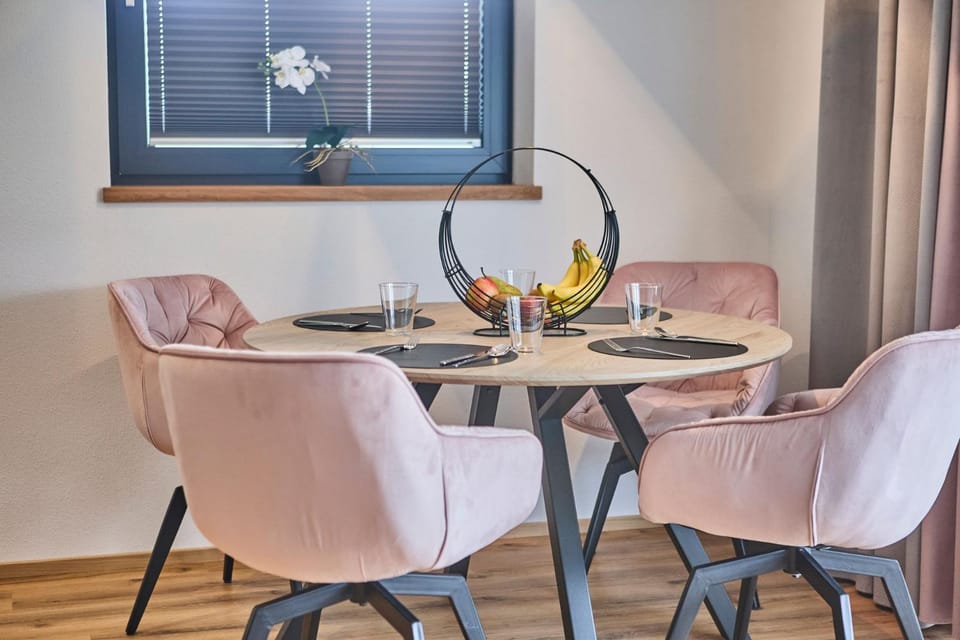 Seating area, Dining area