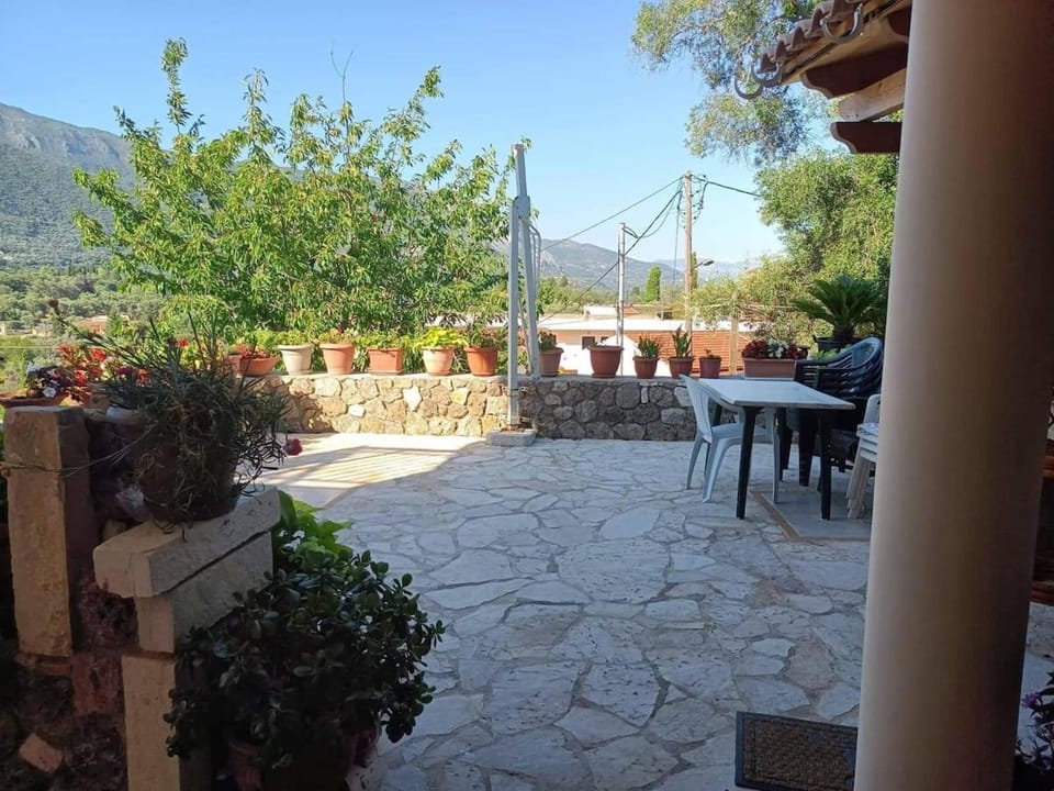 Kalemi House, Spacious 2BR Home with Garden near Ipsos and Dassia Apartment in Corfu, Greece