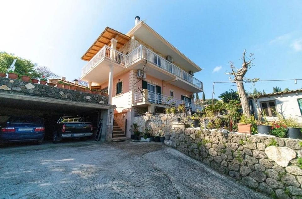Kalemi House, Spacious 2BR Home with Garden near Ipsos and Dassia Apartment in Corfu, Greece