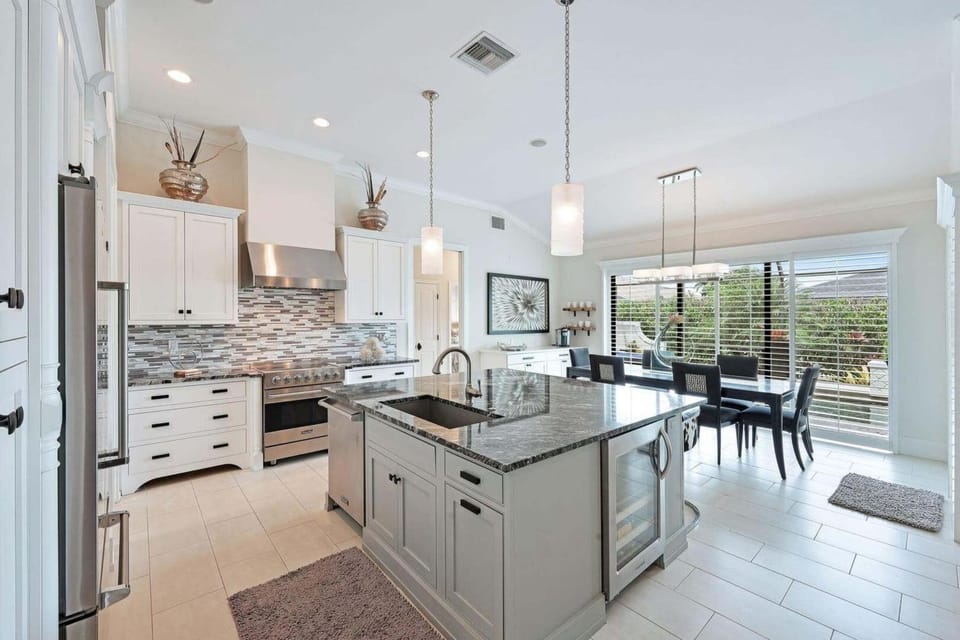 4BR Ritzy Marco Home l Lush Pool House in Marco Island