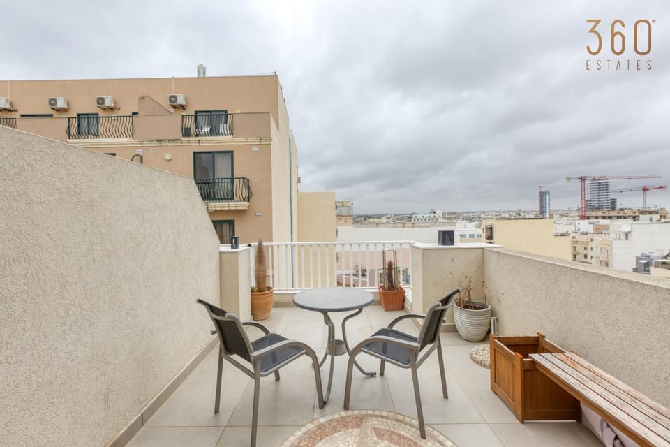 Property building, Patio, Day, View (from property/room), Balcony/Terrace, Living room, Seating area, City view