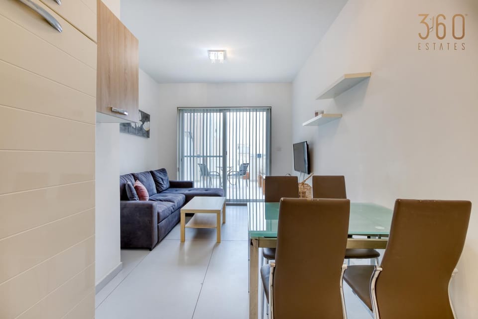TV and multimedia, Kitchen or kitchenette, Living room, Seating area, Dining area, air conditioner
