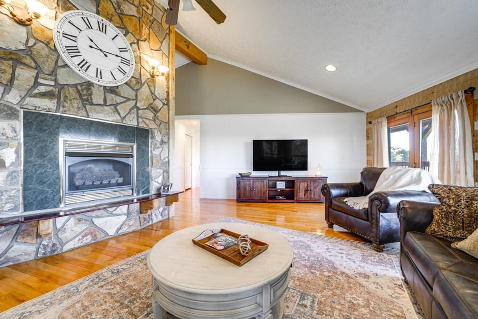 Panoramic Mtn Views: Spacious Tennessee Home! House in Tennessee