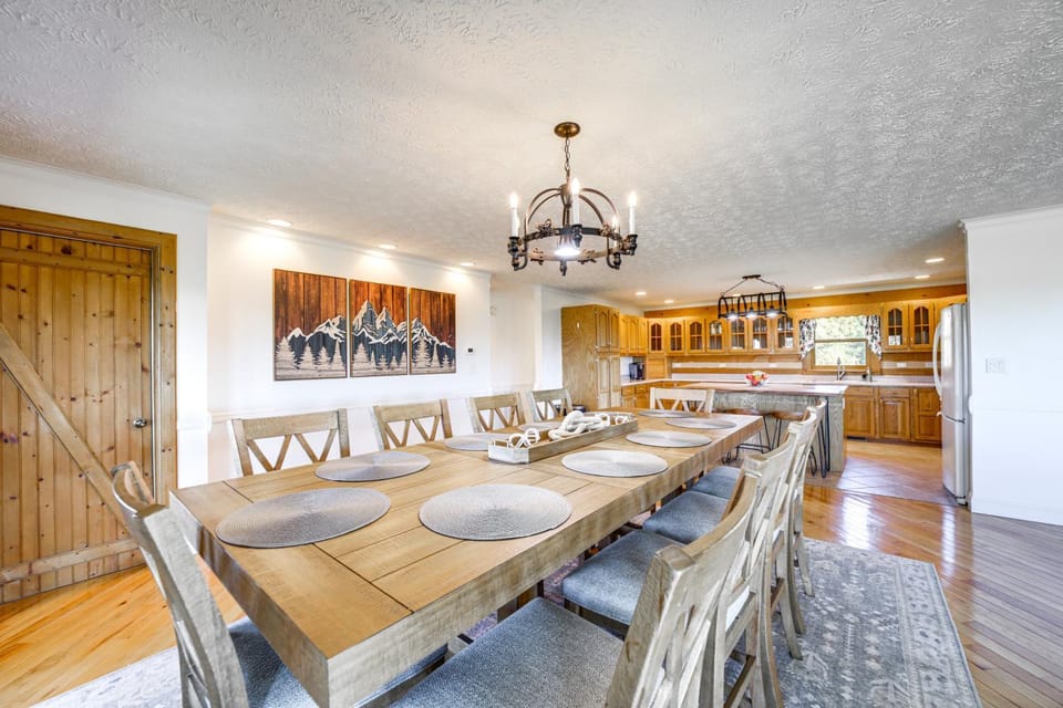 Panoramic Mtn Views: Spacious Tennessee Home! House in Tennessee