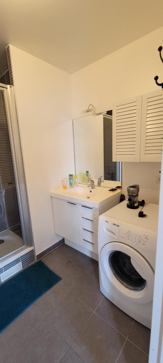 Bathroom, washing machine
