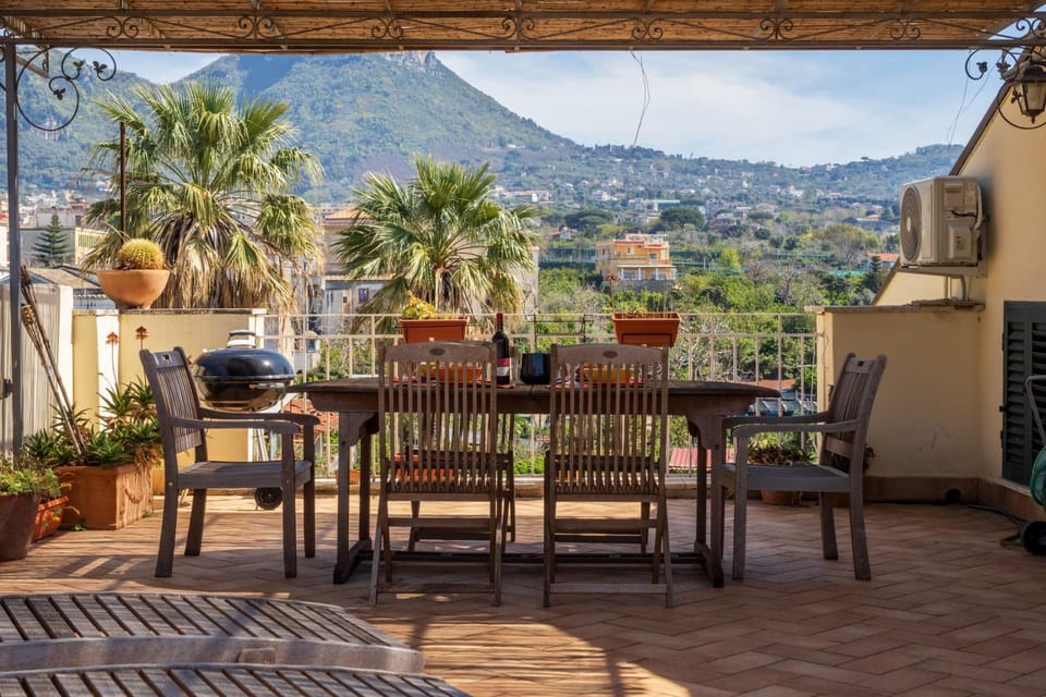 Patio, Balcony/Terrace, Dining area, Mountain view