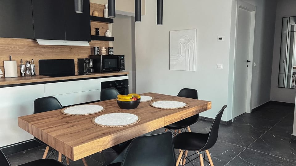 Kitchen or kitchenette, Dining area, stove