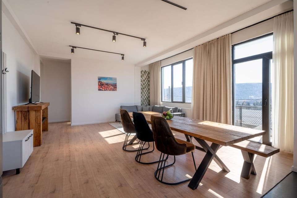 TV and multimedia, Kitchen or kitchenette, Living room, Dining area