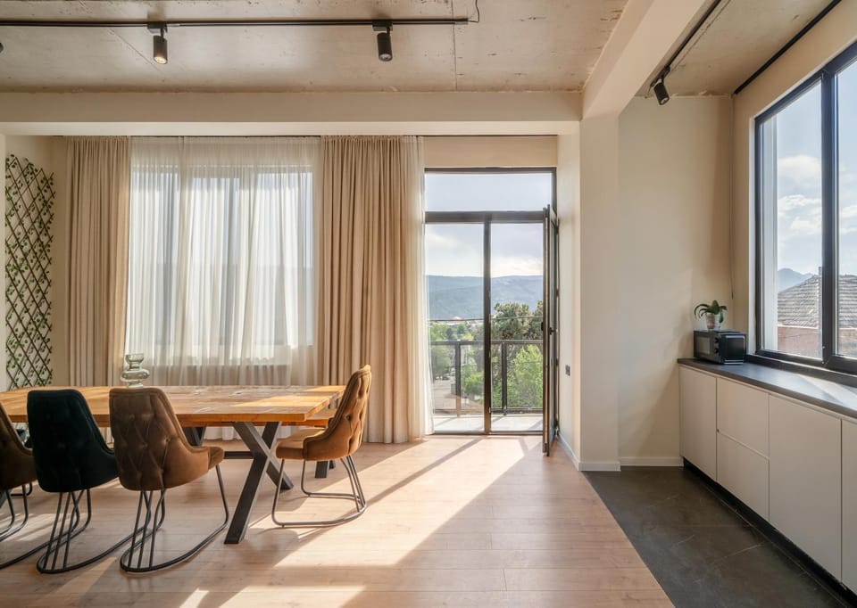 View (from property/room), Balcony/Terrace, Seating area, Dining area, Mountain view