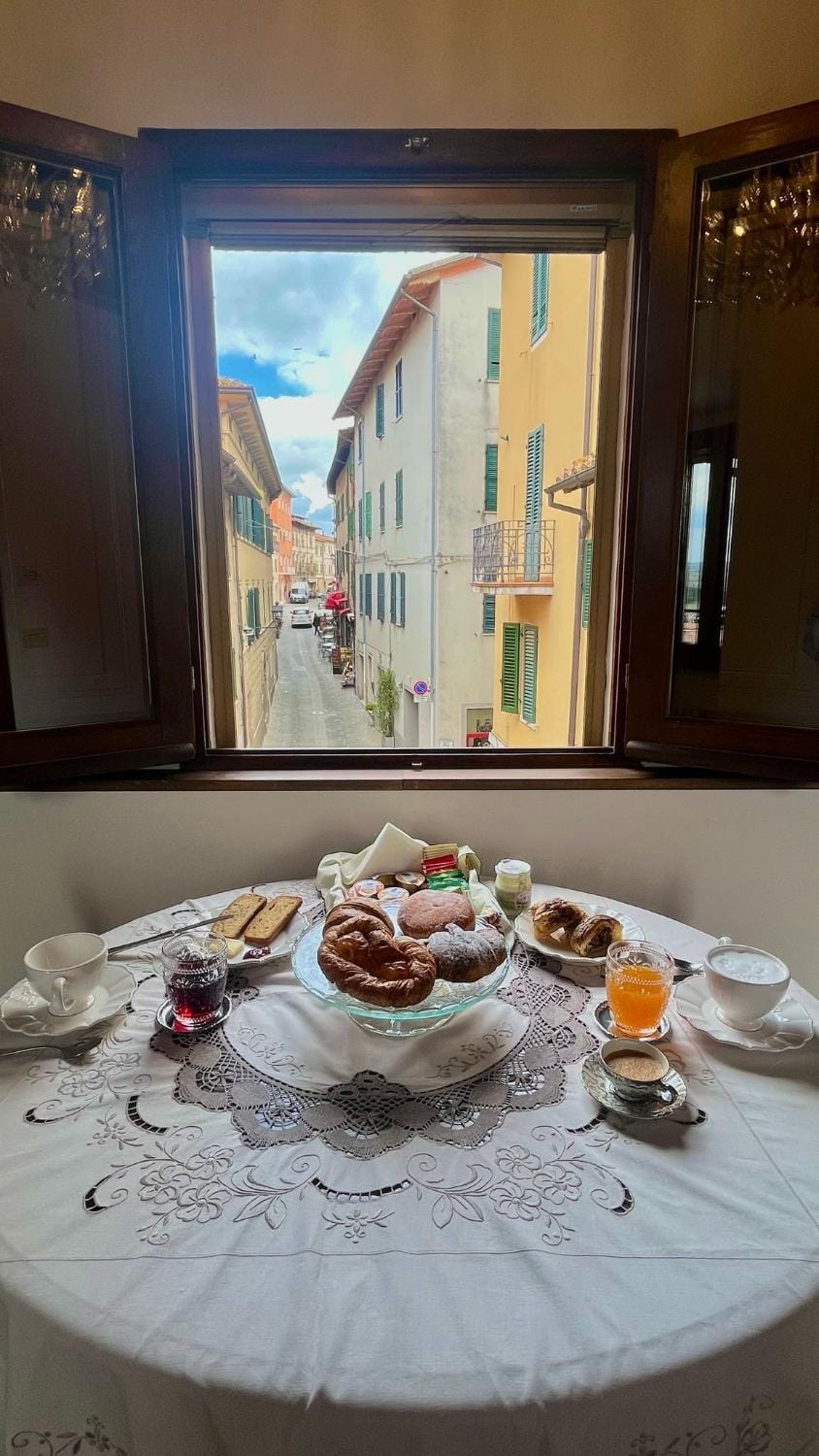Dining area, Continental breakfast