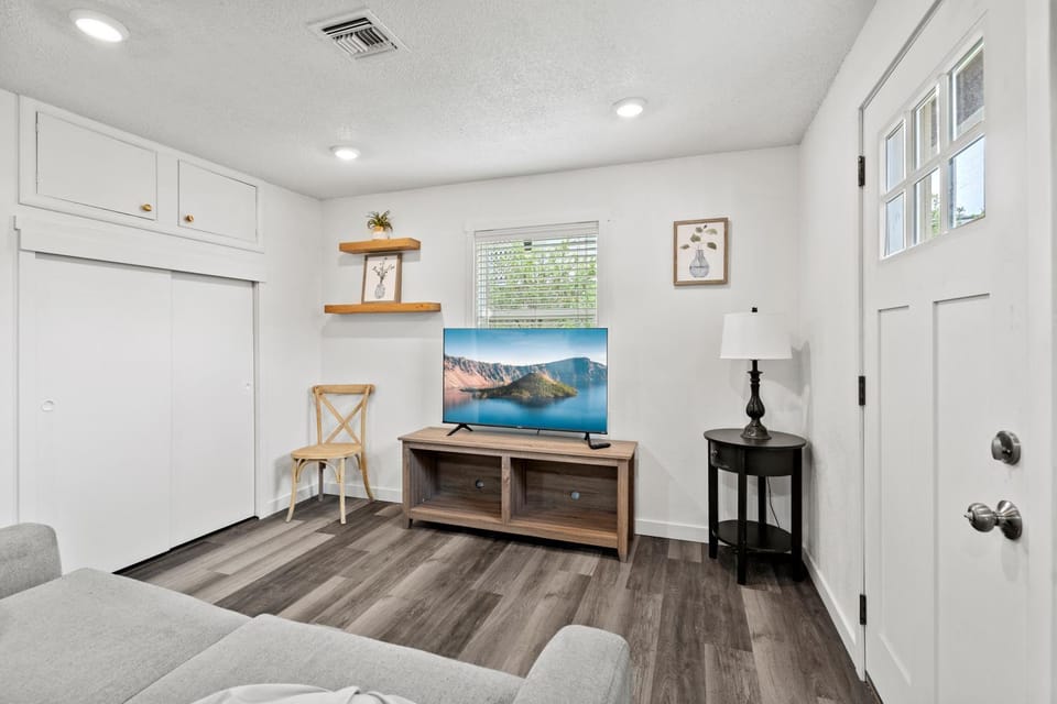 TV and multimedia, Photo of the whole room