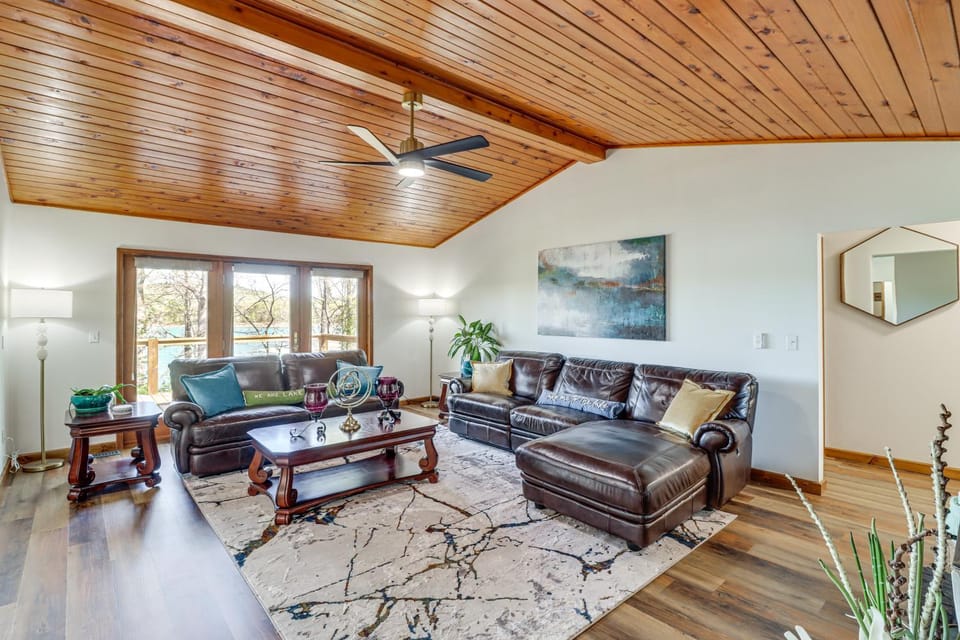 Tranquil Lakefront Greers Ferry Escape w/ Fire Pit House in Greers Ferry Lake