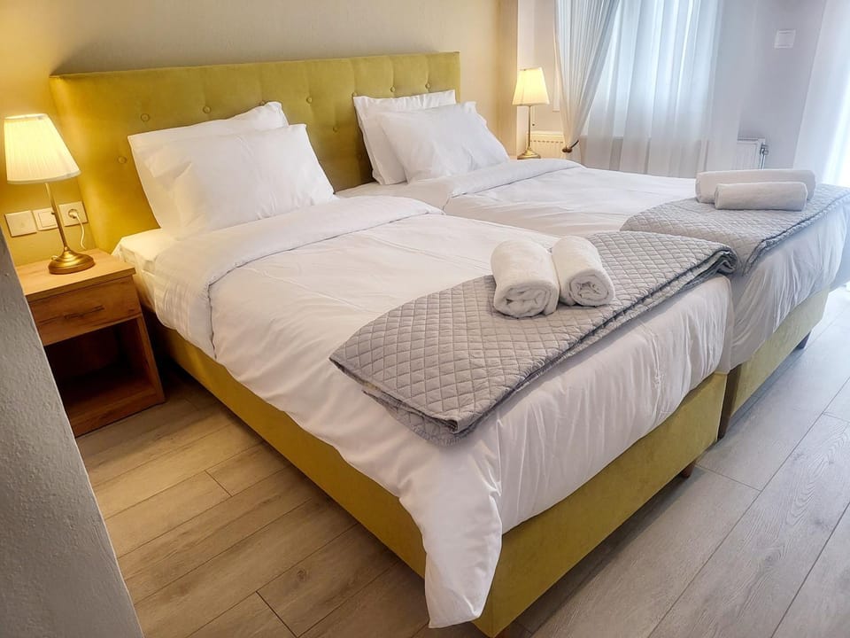 Bedroom, towels