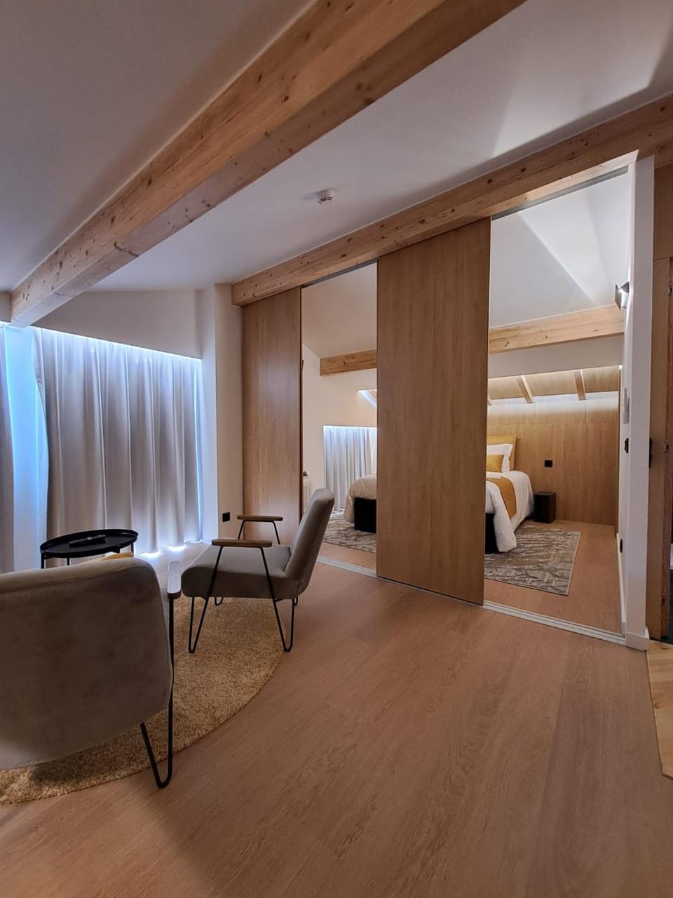 Bed, Seating area, Bedroom