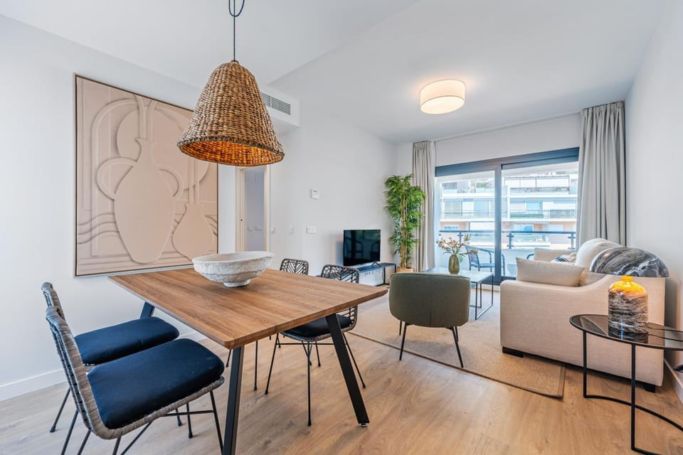 TV and multimedia, Living room, Seating area, Dining area