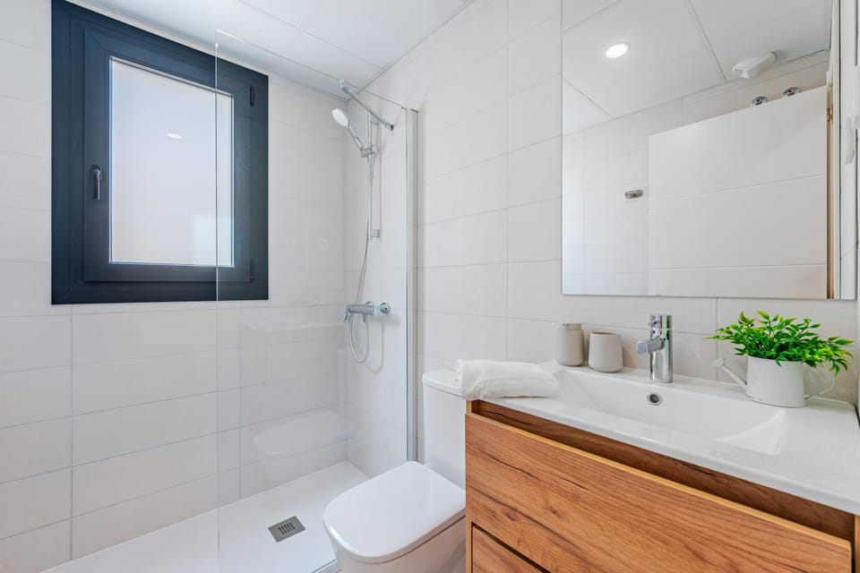 Shower, Toilet, Bathroom, towels