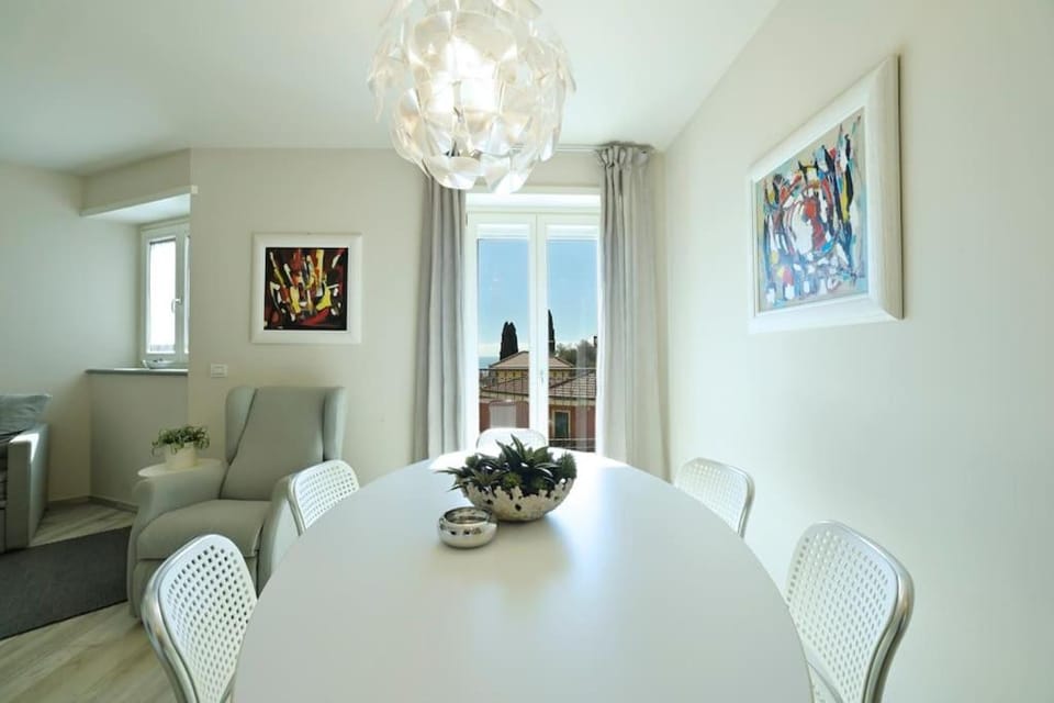 luxury apartament con garage vista mare alassio per 6 persone Apartment in Liguria