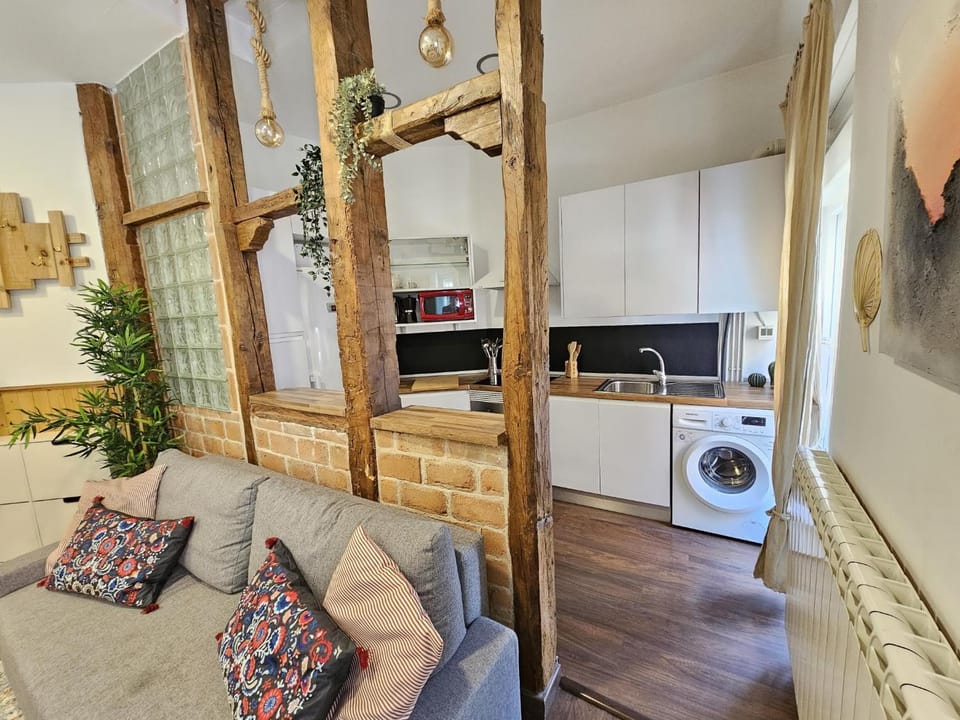 Kitchen or kitchenette, Living room, Seating area, Dining area