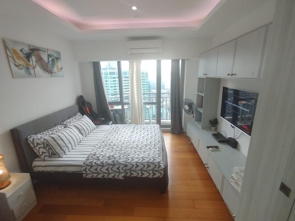 Bed, TV and multimedia, Photo of the whole room, Bedroom, air conditioner