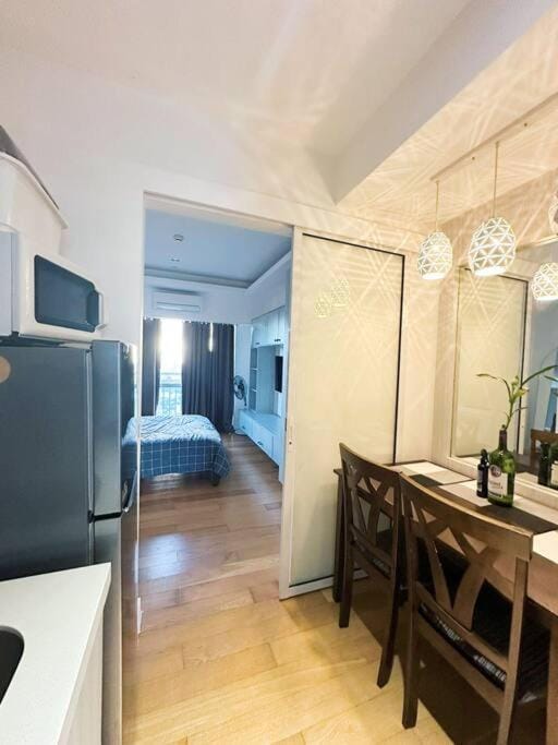 Kitchen or kitchenette, Living room, Dining area, Bedroom