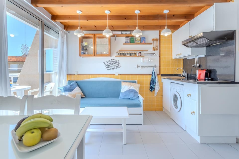 Kitchen or kitchenette, Living room