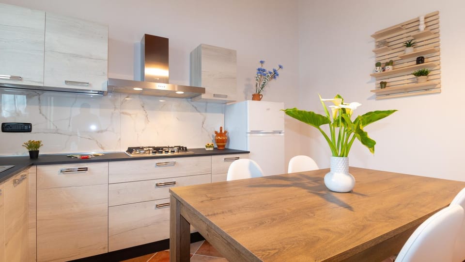 Kitchen or kitchenette, Other, Dining area