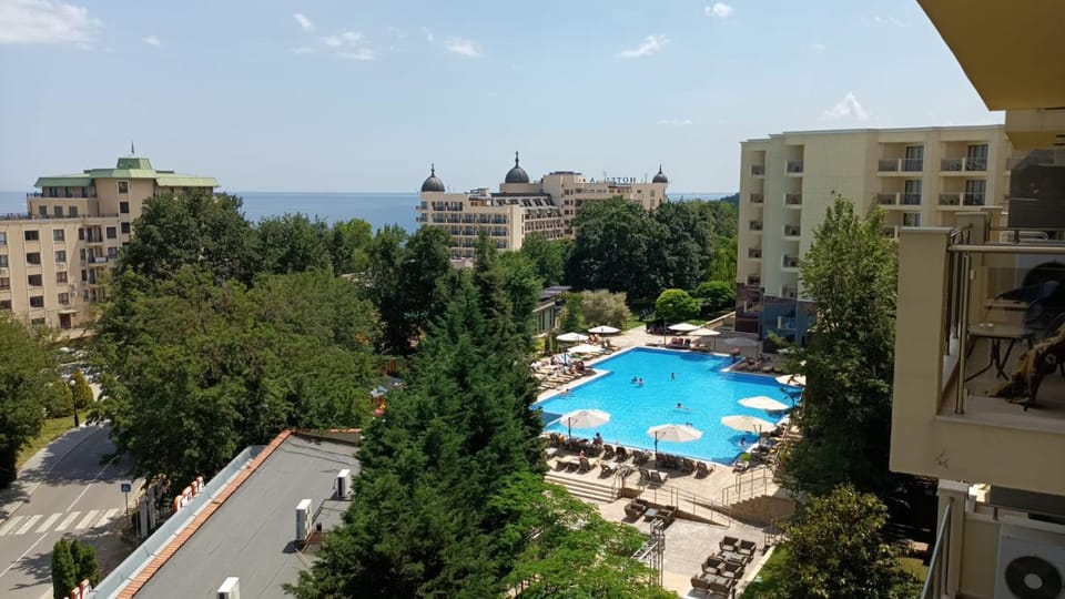 Pool view, Sea view, Swimming pool, sunbed