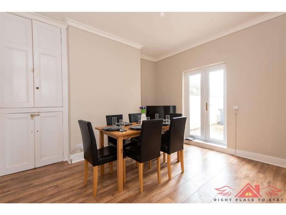 Family-Friendly 3-Bed Home in Central Location with Garden & Parking House in Darlington