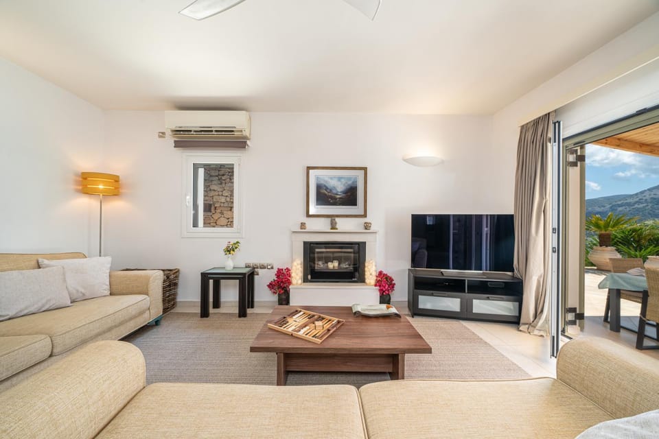 Communal lounge/ TV room, Living room, Evening entertainment