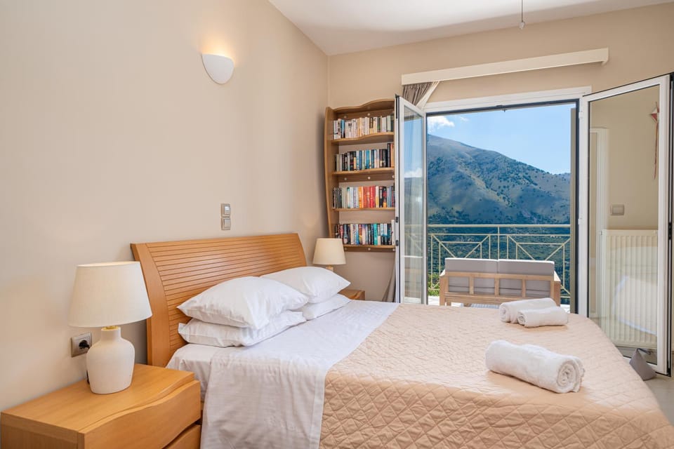 Bed, Library, Bedroom, Mountain view, towels