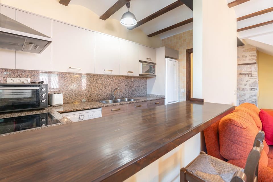 Property building, Kitchen or kitchenette, Living room