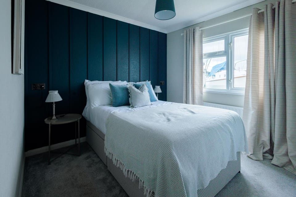 Peaceful Riverside Family Retreat House in Christchurch