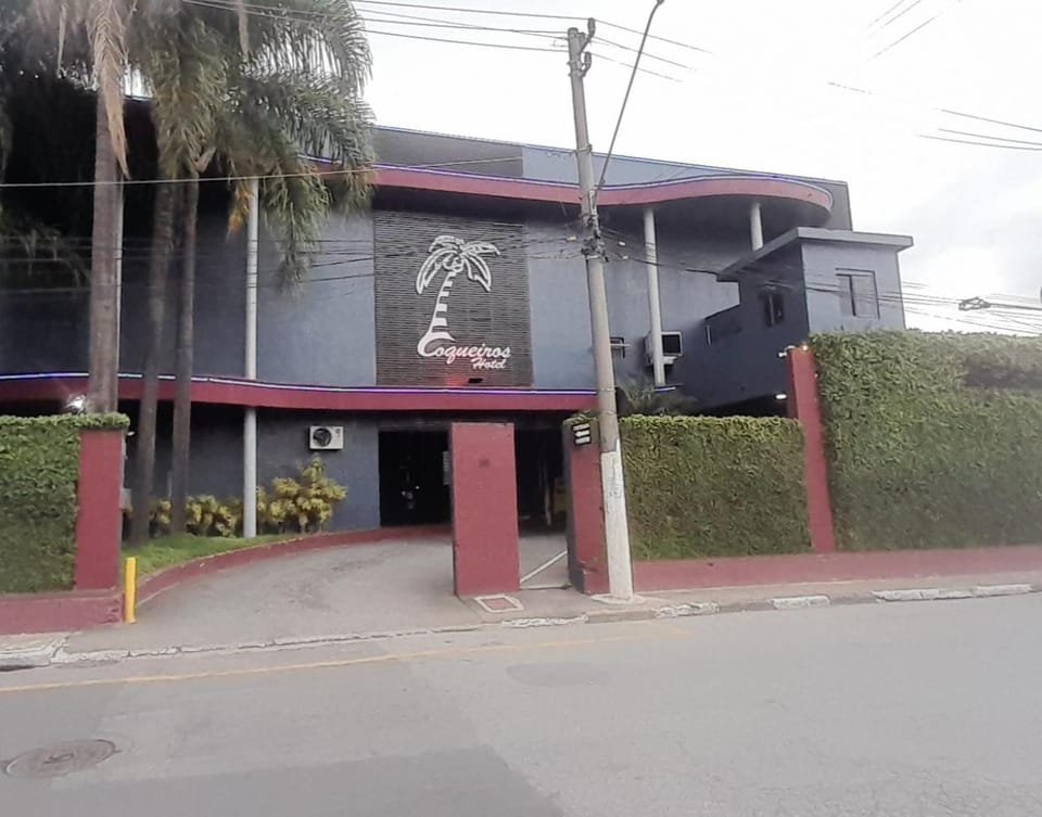 Property building, Facade/entrance, Day