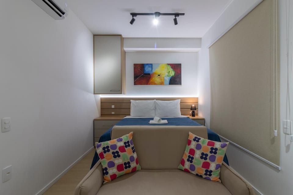 Bed, Living room, Photo of the whole room, Seating area, Bedroom, air conditioner