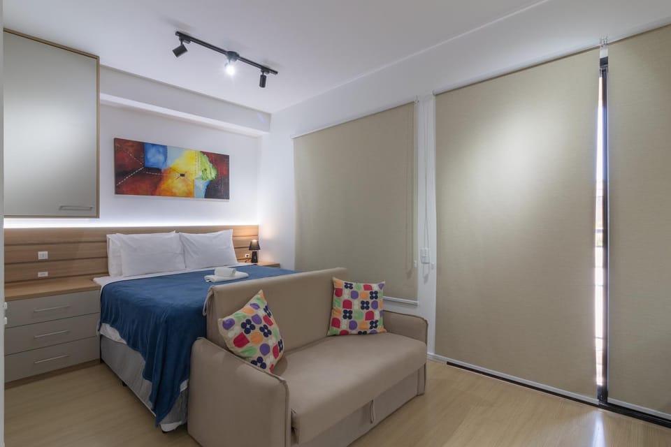 Bed, Living room, Photo of the whole room, Seating area, Bedroom