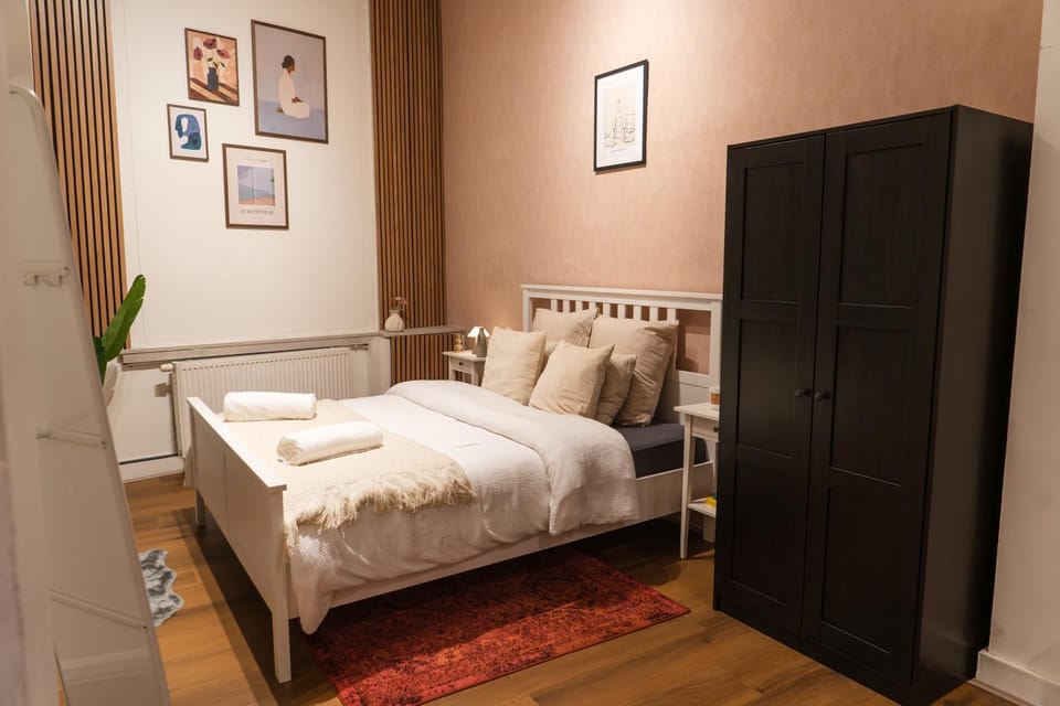 Bed, Bedroom, towels, wardrobe