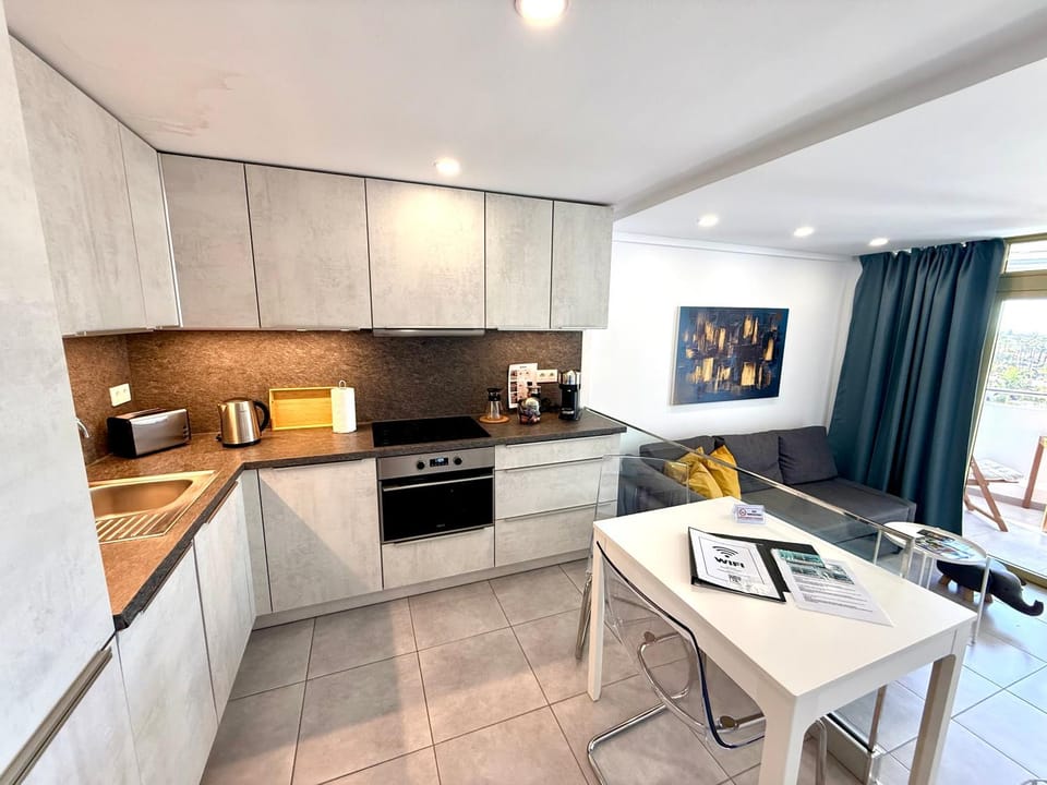 Dining area, kitchen