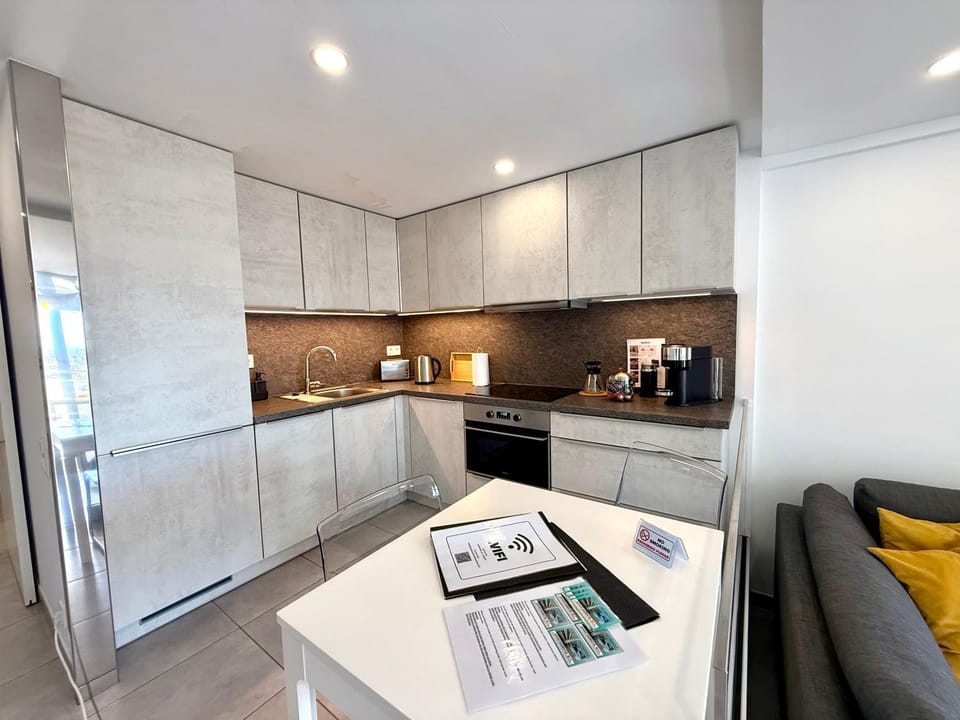 Dining area, kitchen