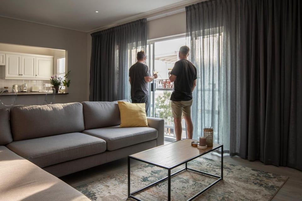 Living room, Seating area, Guests