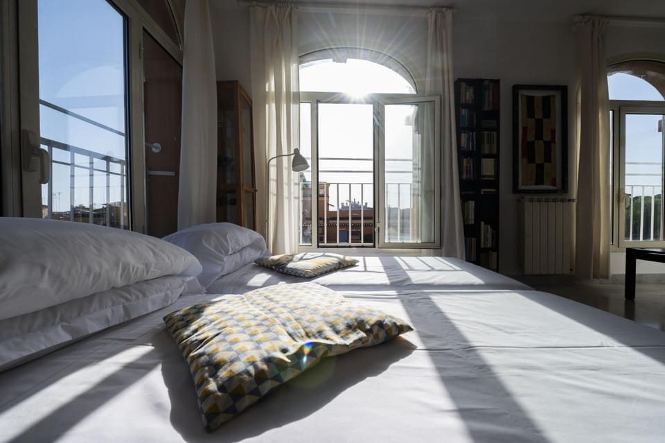 Bed, Living room