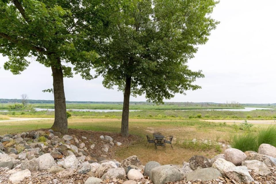 Secluded & Quiet on the Beautiful Kalamazoo River - Saugatuck-Douglas-Fennville Apartment in Michigan