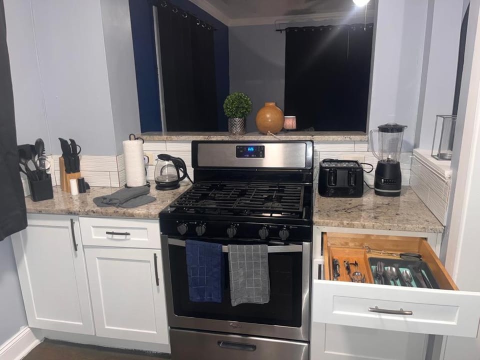 Charming King bed & Queen Sofa bed & TV Wifi Apartment in Decatur