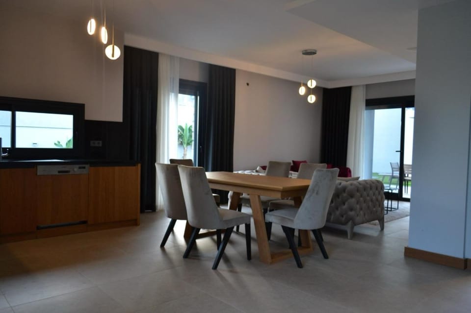 Seating area, Dining area