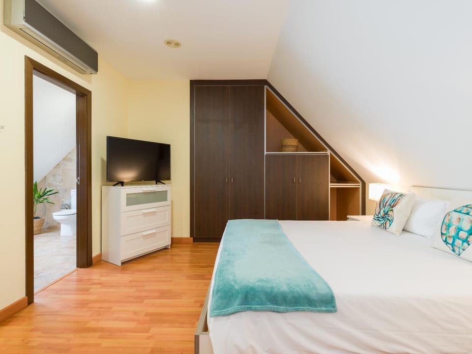 Bedroom, wardrobe