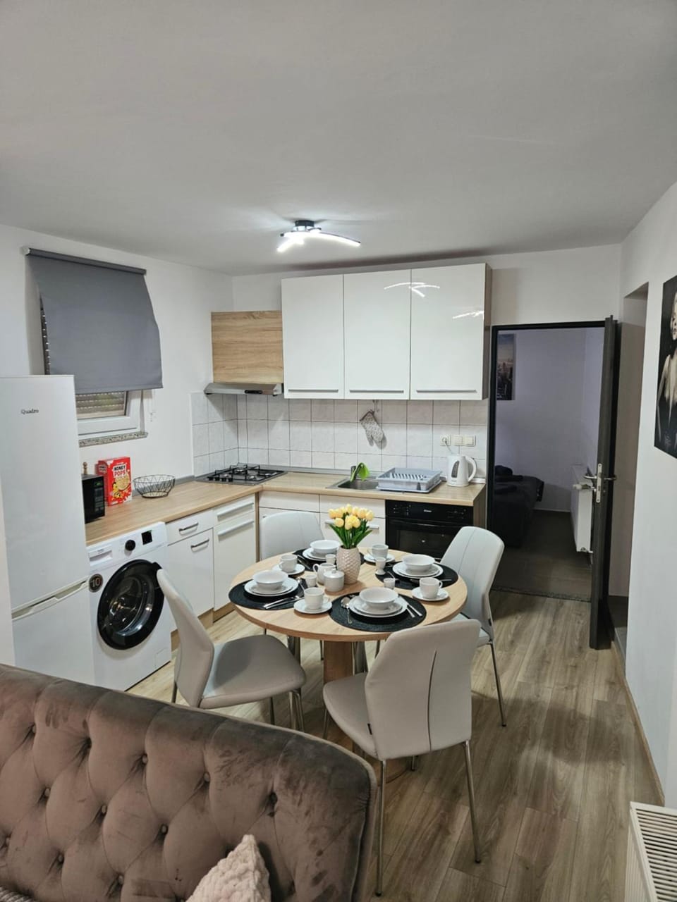 Kitchen or kitchenette, Dining area, minibar, pet friendly