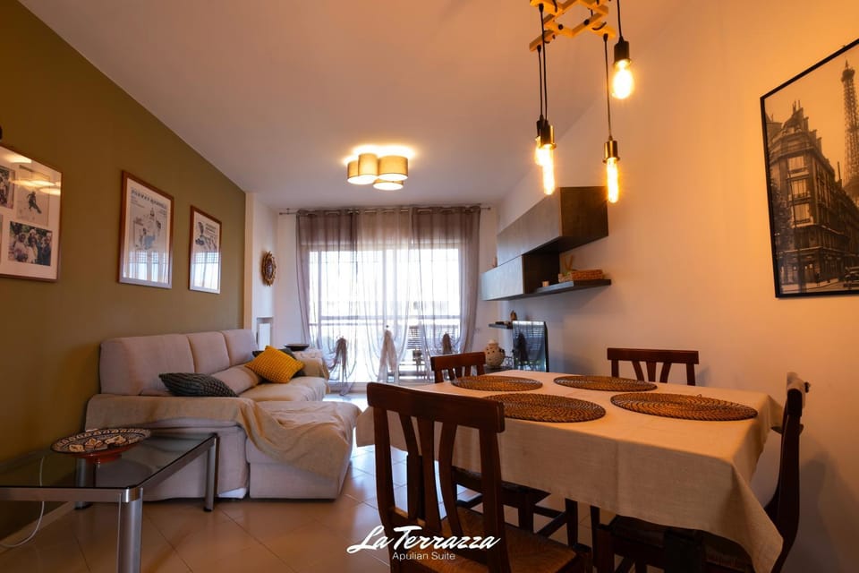 Seating area, Dining area