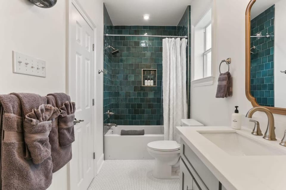 Luxury New 3BD Home with Parking and Private Yard House in New Orleans