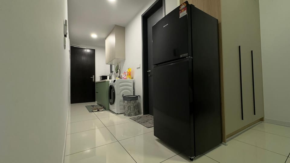 Kitchen or kitchenette, washing machine, dryer