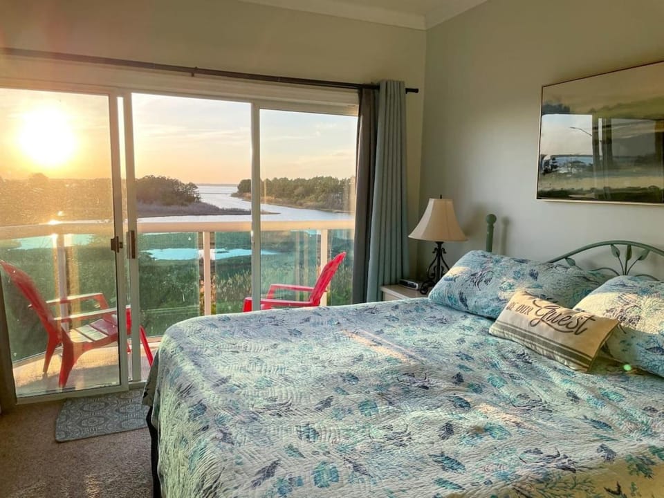 Large 3BR Apt SunsetView Roof Pool Walk to Beach House in Ocean City