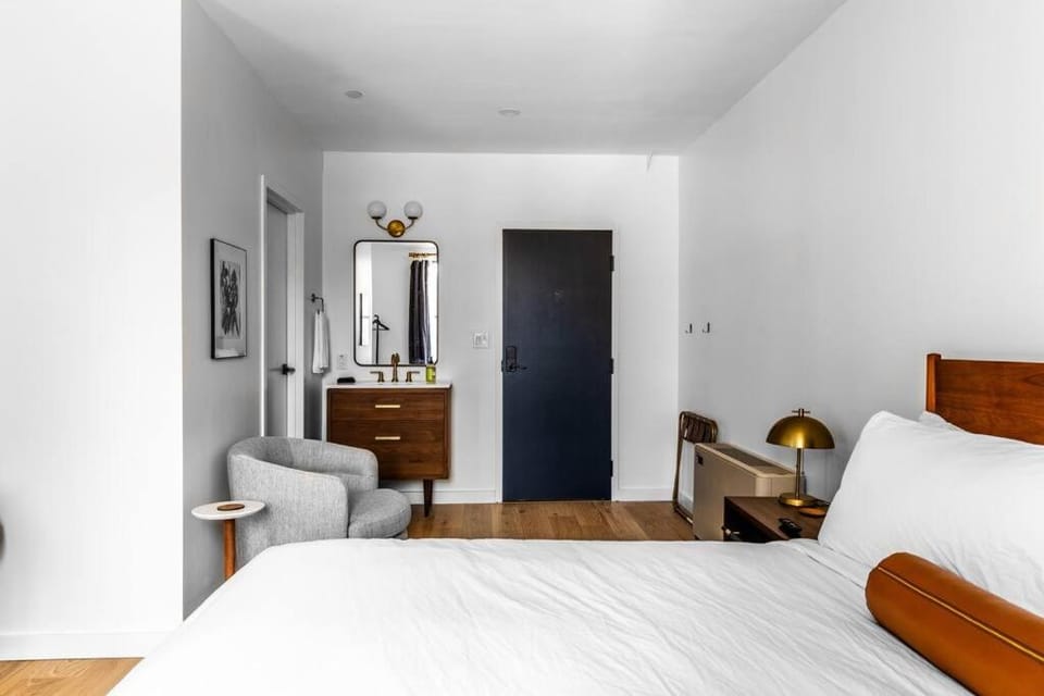 King Bed, Fiber Internet, Heart of Bangor, 50 Roku TV, Room # 208 Apartment in Bangor